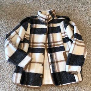 Maurices plaid Sherpa snap-button lined jacket. Browns-cream-black. Size small